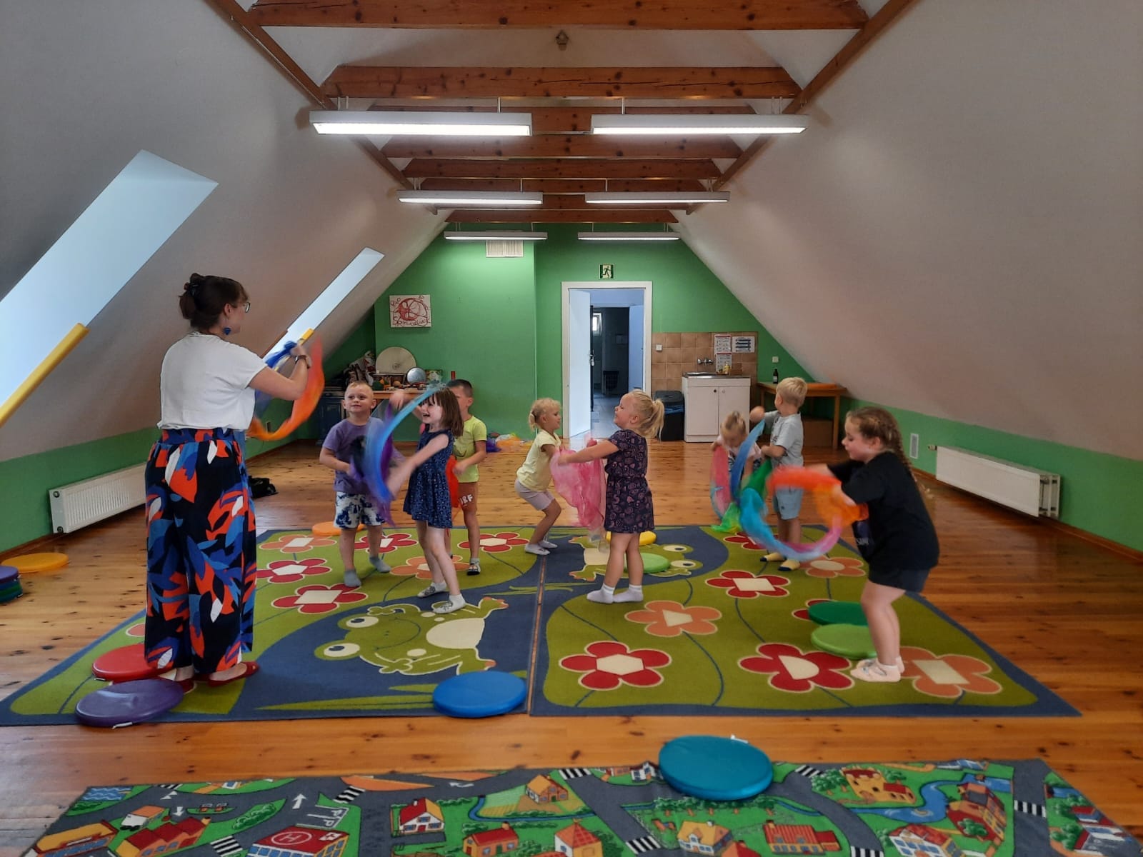 Music education workshops with elements of music therapy in the kindergarten "Green Land"