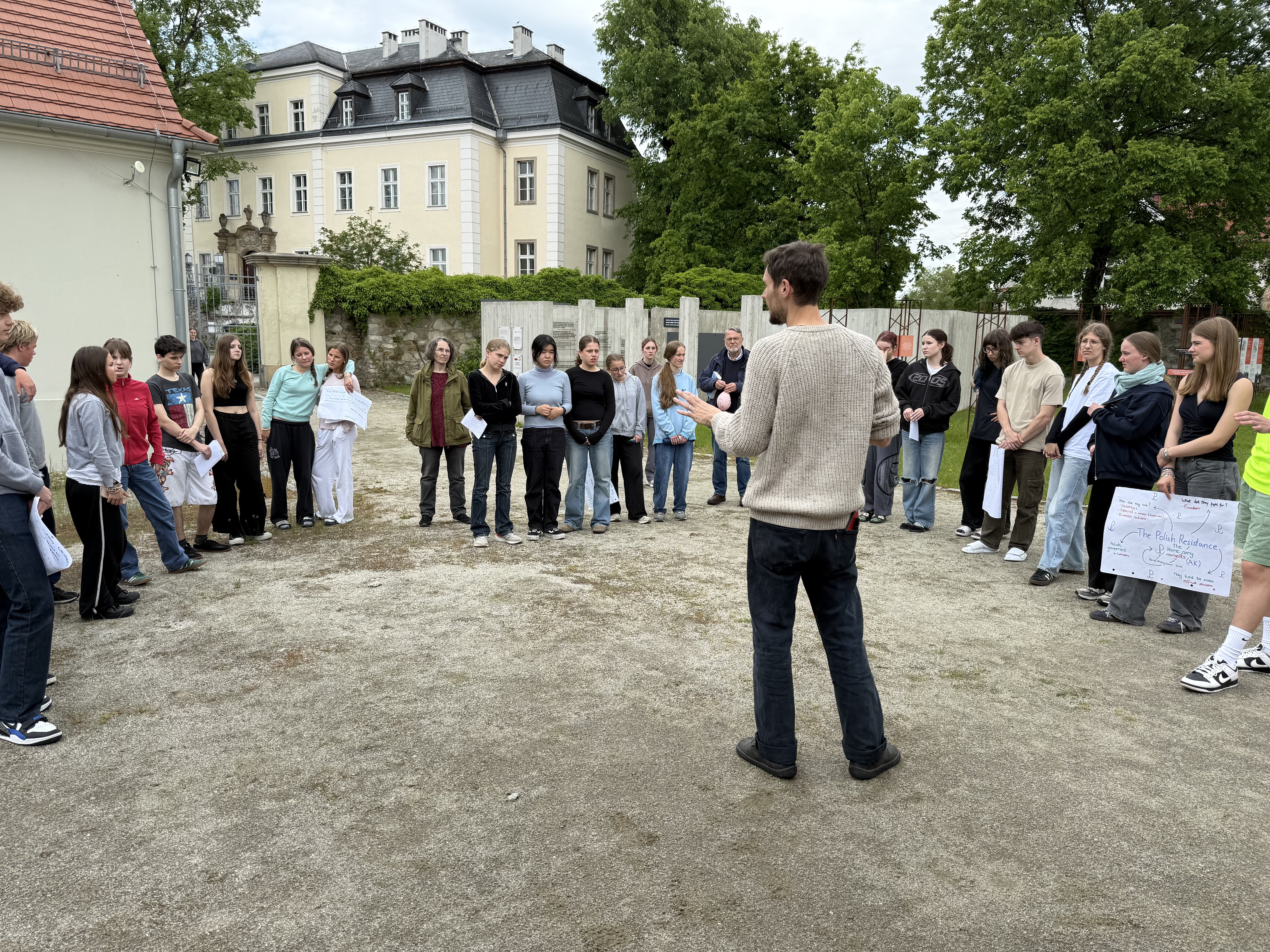 Widerstand im Zweiten Weltkrieg: Schülerinnen und Schüler aus Rzeszów und Berlin in den Kreisauer Ausstellungen